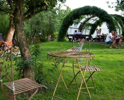 Schmiedelandhaus Garten Sommer